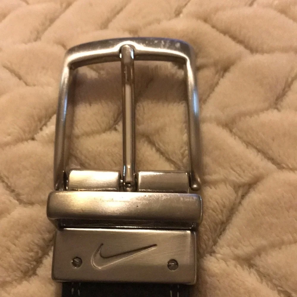 NIKE Men Double Row Stitched Reversible Leather Belt Black/White Silver Buckle